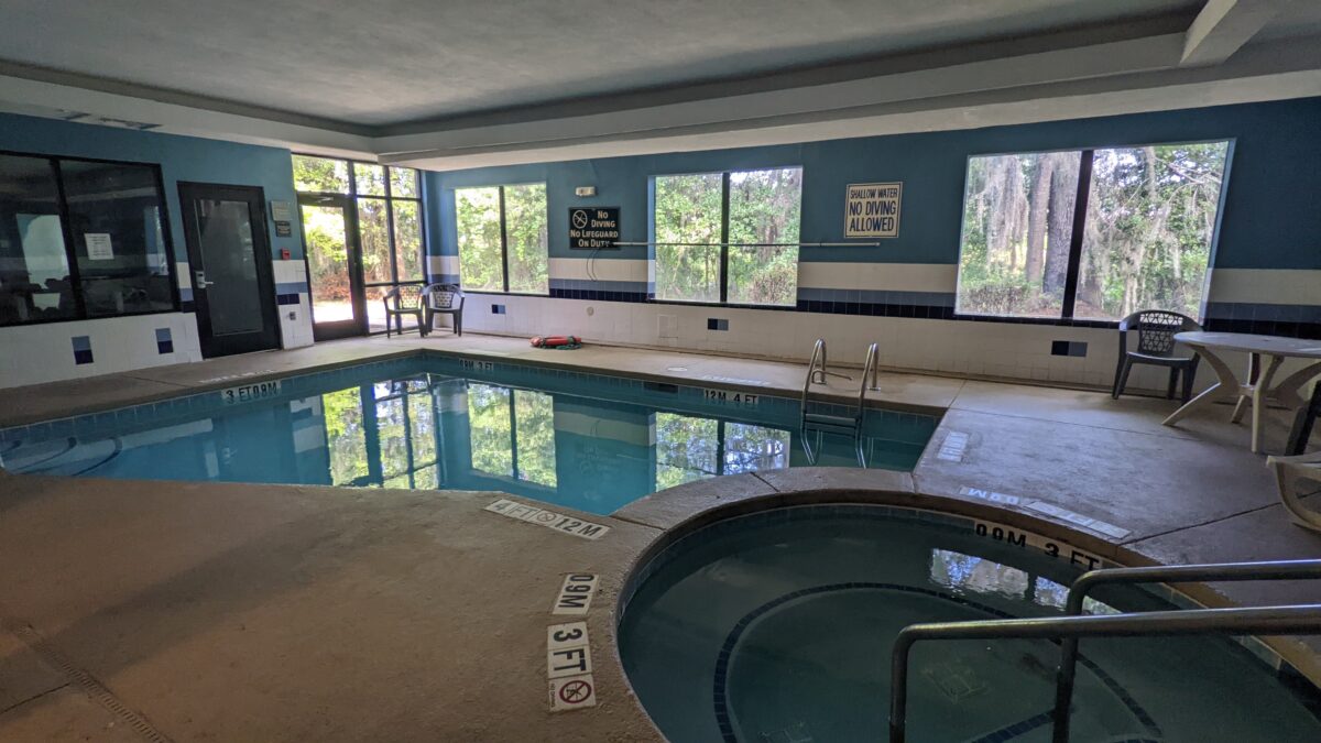 A picture of the indoor pool and hot tub at Comfort Suites in Beaufort, SC