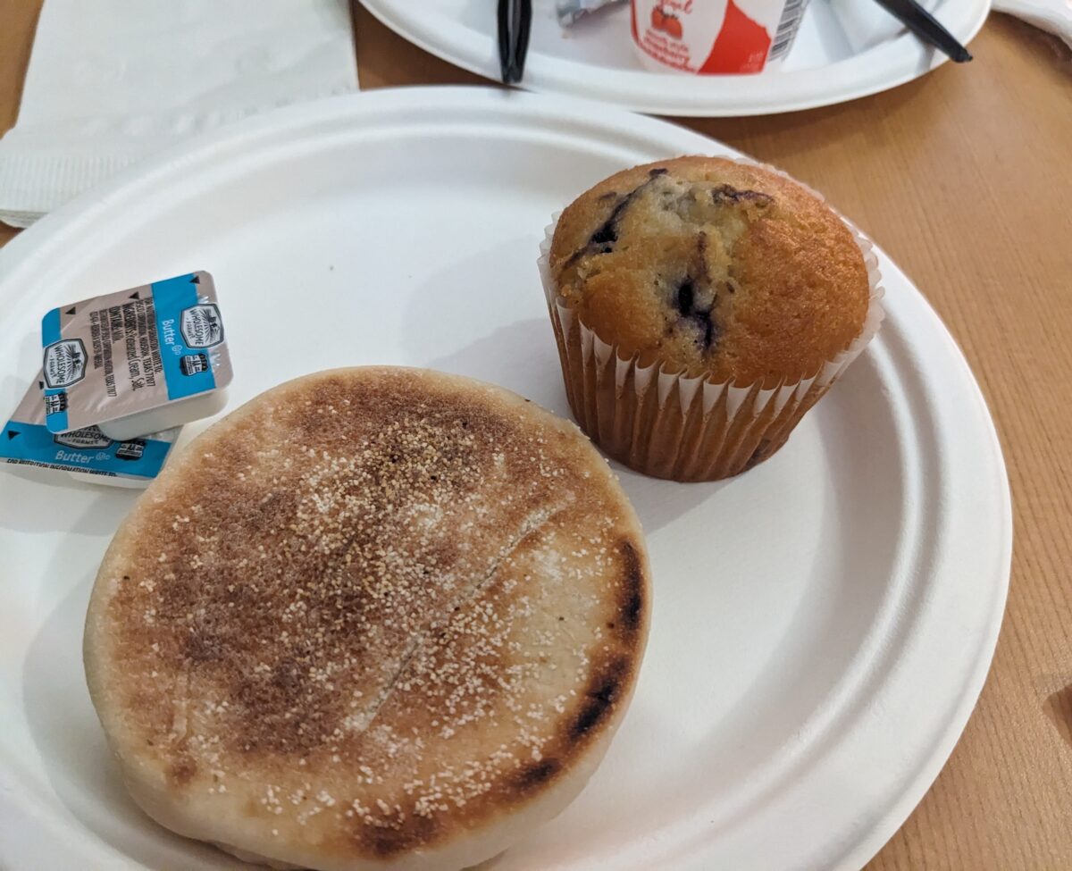 Fairfield Inn & Suites by Marriott Savannah Downtown/Historic District has a continental breakfast with food like muffins