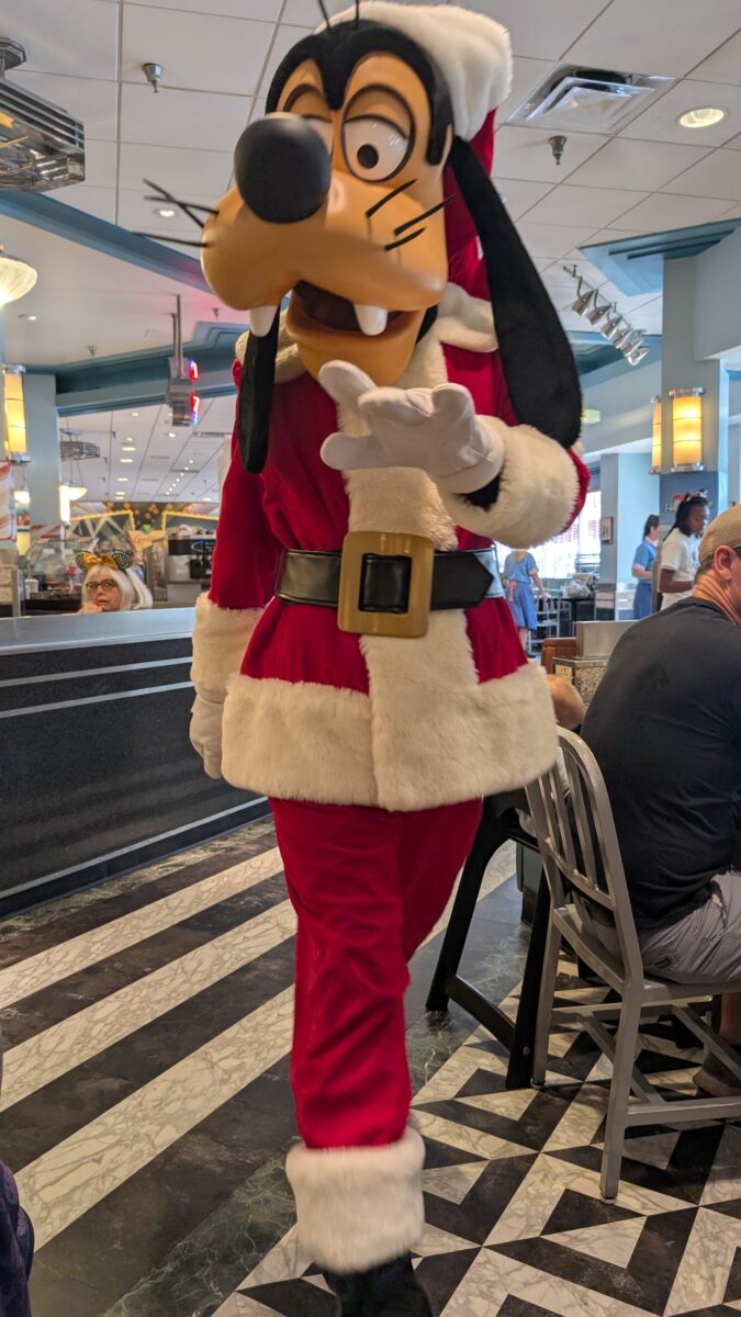 A picture of Goofy dressed as Santa Claus at Minnie's Holiday Dine in Disney World.