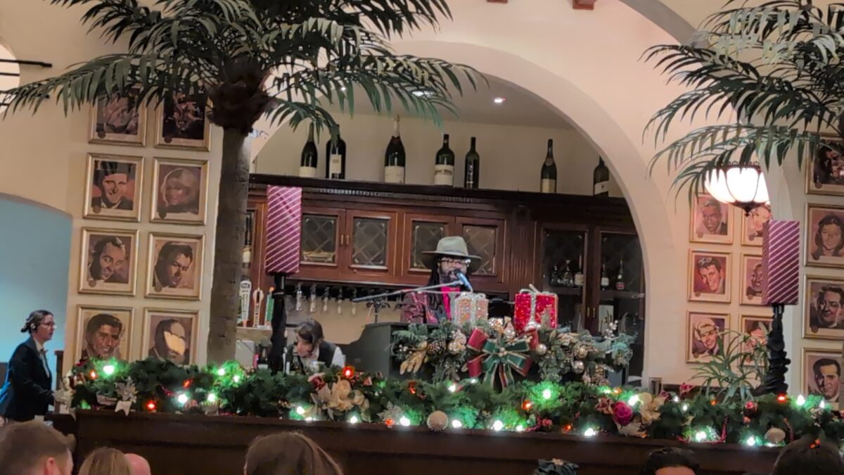 A picture of a singer and piano player at Jazzy Holidays at the Hollywood Brown Derby at Disney World