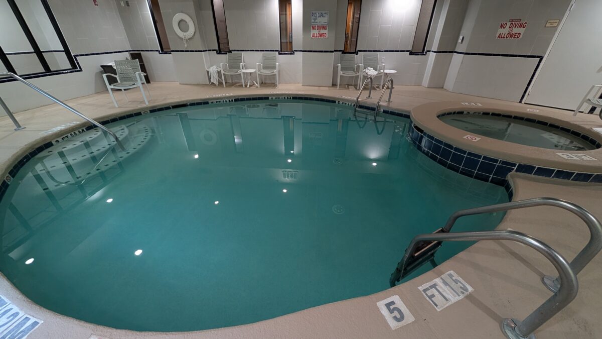 A picture of the pool and hot tub at Best Western Plus Richmond Hill.