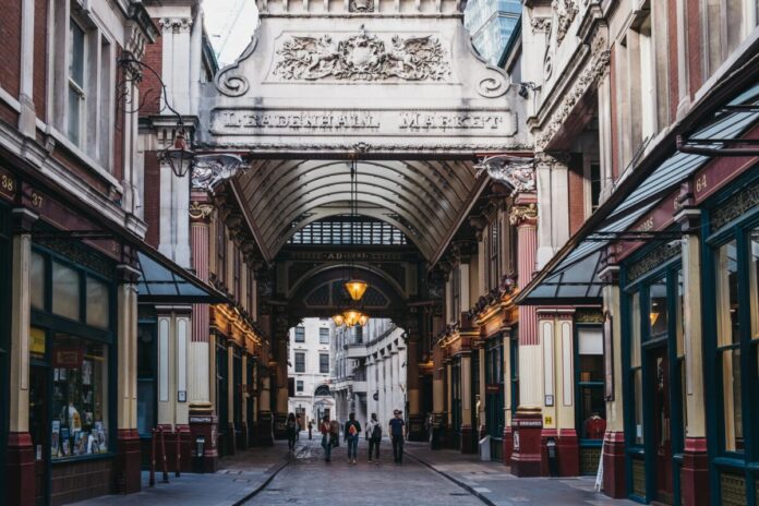 Save money with a discount ticket to a Harry Potter filming location bus tour in London