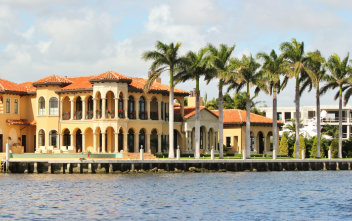 Save money with a coupon or discount ticket fo rthe Millionaire's Row boat tour in Fort Lauderdale, Florida