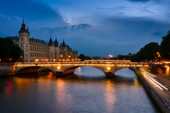 Discount ticket for Paris: Ghosts, Legends & Mysteries Evening Walking Tour