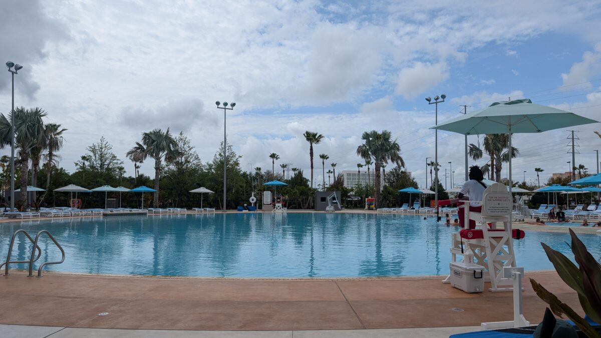 A picture of the zero entry pool at the Terra Luna Resort in Orlando, Florida.