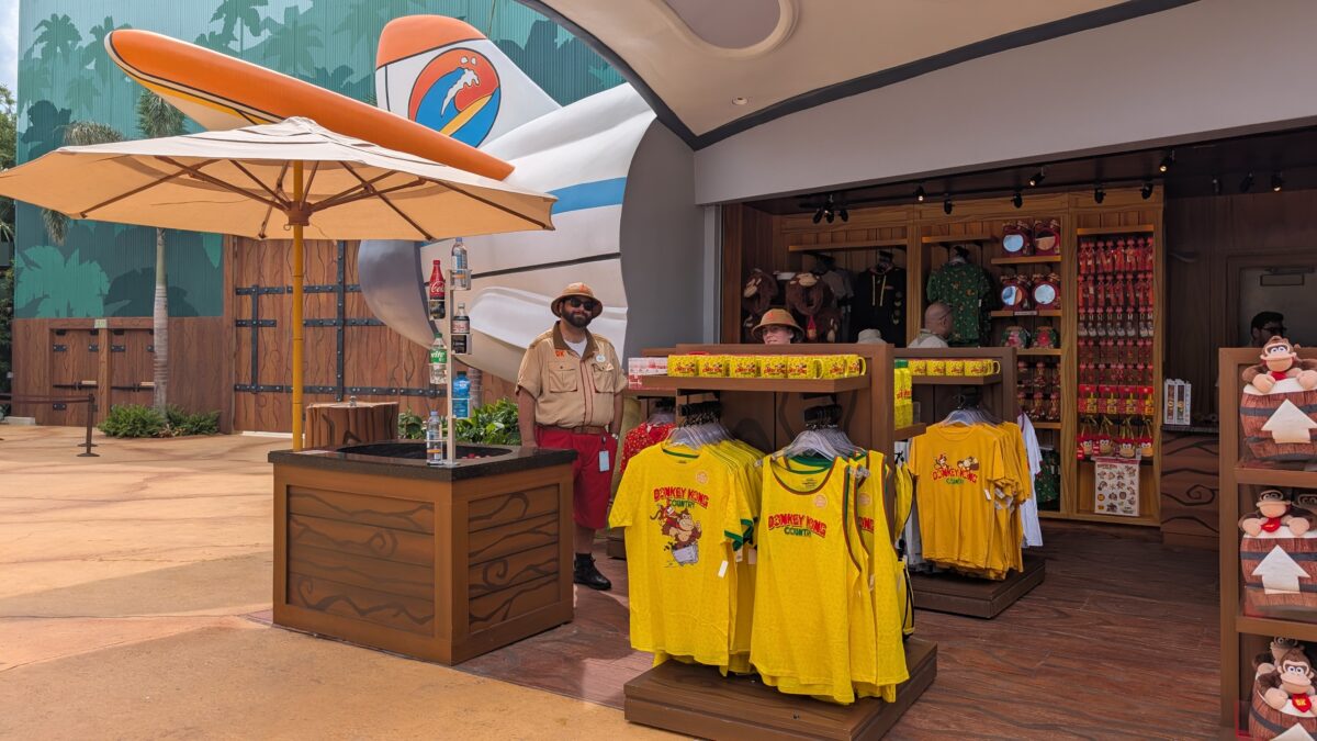 Funky's Fly 'N' Buy Gift Shop in Donkey Kong Country in Epic Universe
