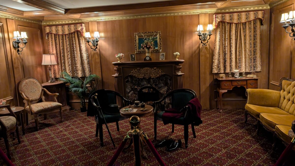 A picture of the first class parlor suite at Titanic: The Exhibition