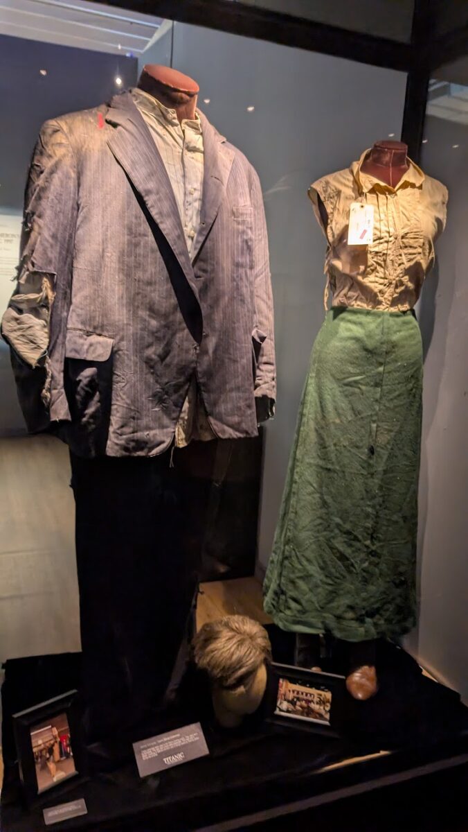 A picture of costumes Jack and Rose wore in Titanic