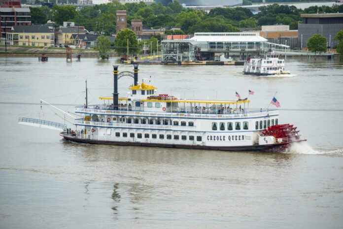 Discounted prices for Creole Queen cruises in New Orleans (dinner jazz cruise & historic cruise)